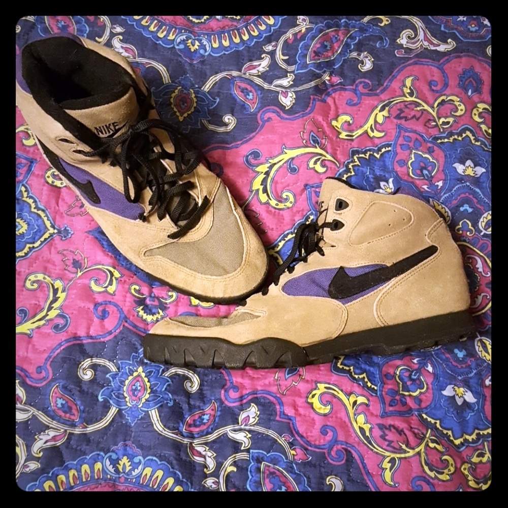 Nike Women's 11 Vintage 93 Caldera Hiking Shoes